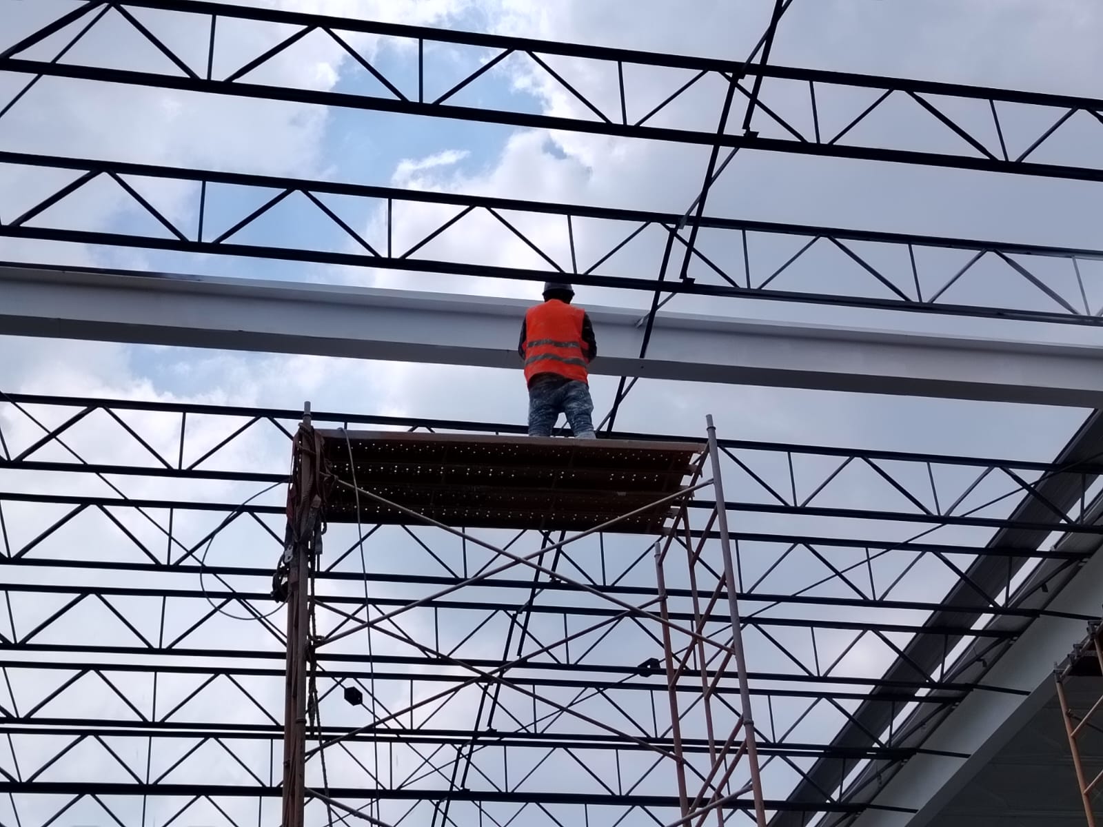 Aplicación en estructura metálica — obra 2